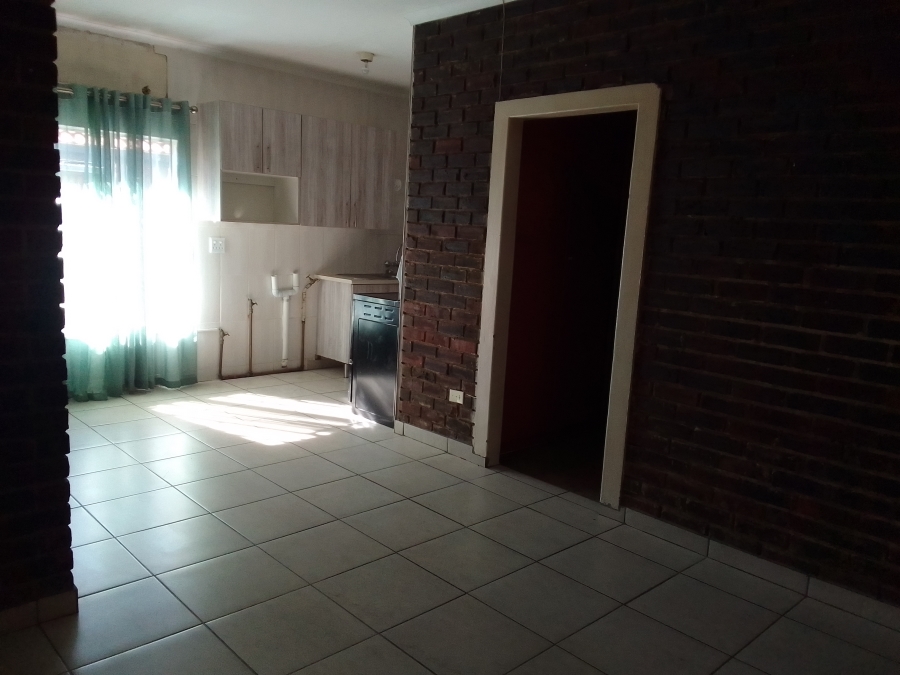 To Let 2 Bedroom Property for Rent in Lower Bo-dorp North West